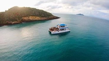 Um dia Buzios - Passeio de Catamarã